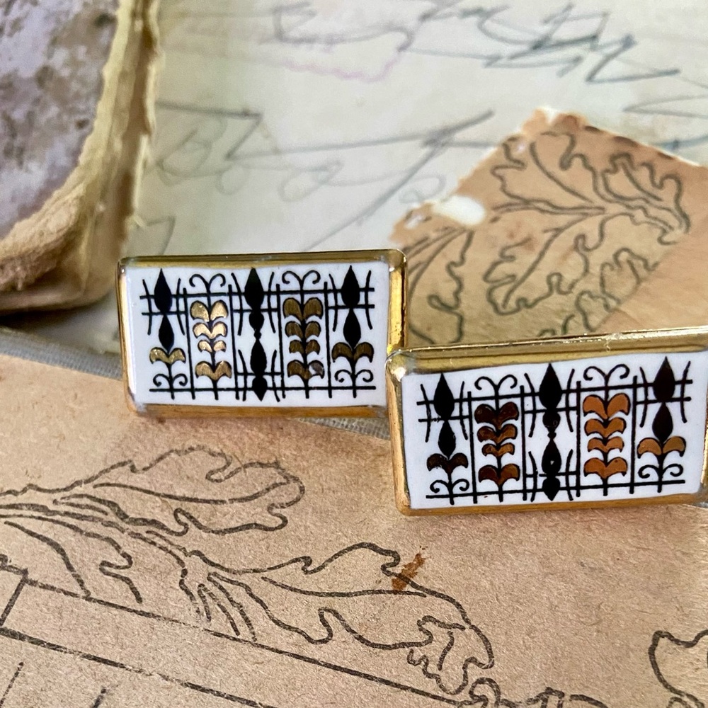 Vintage signed Victoria Fleming hand painted porcelain cufflinks